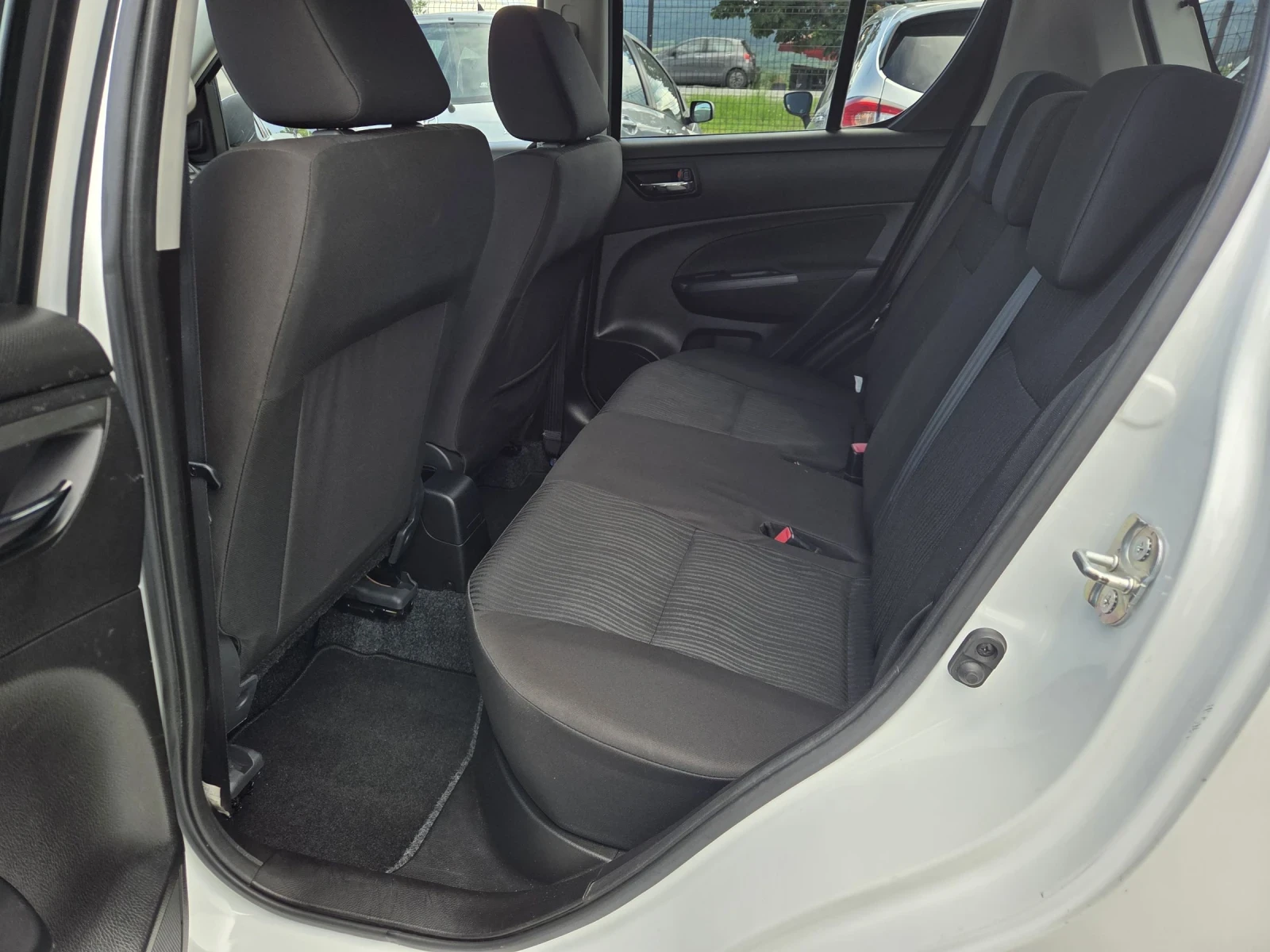 Suzuki Swift 1.3 d, снимка 11 - Автомобили и джипове - 55101760