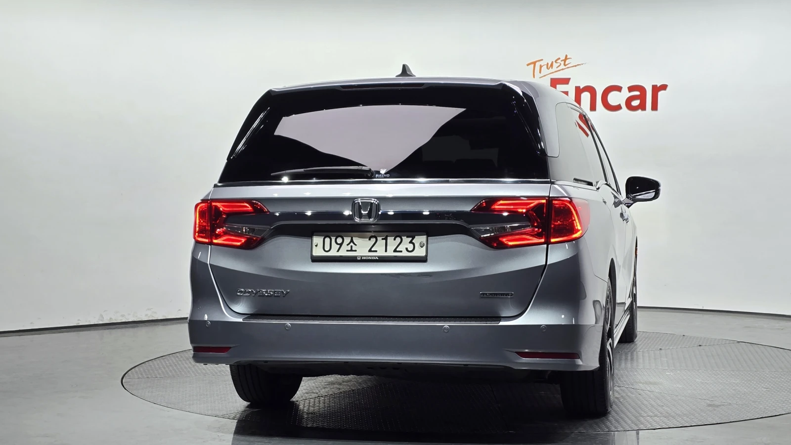 Honda Odyssey 3.5* ЕЛ. БАГАЖНИК* BLIND SPOT* ЛЮК* КРАЙНА ЦЕНА, снимка 4 - Автомобили и джипове - 55594275