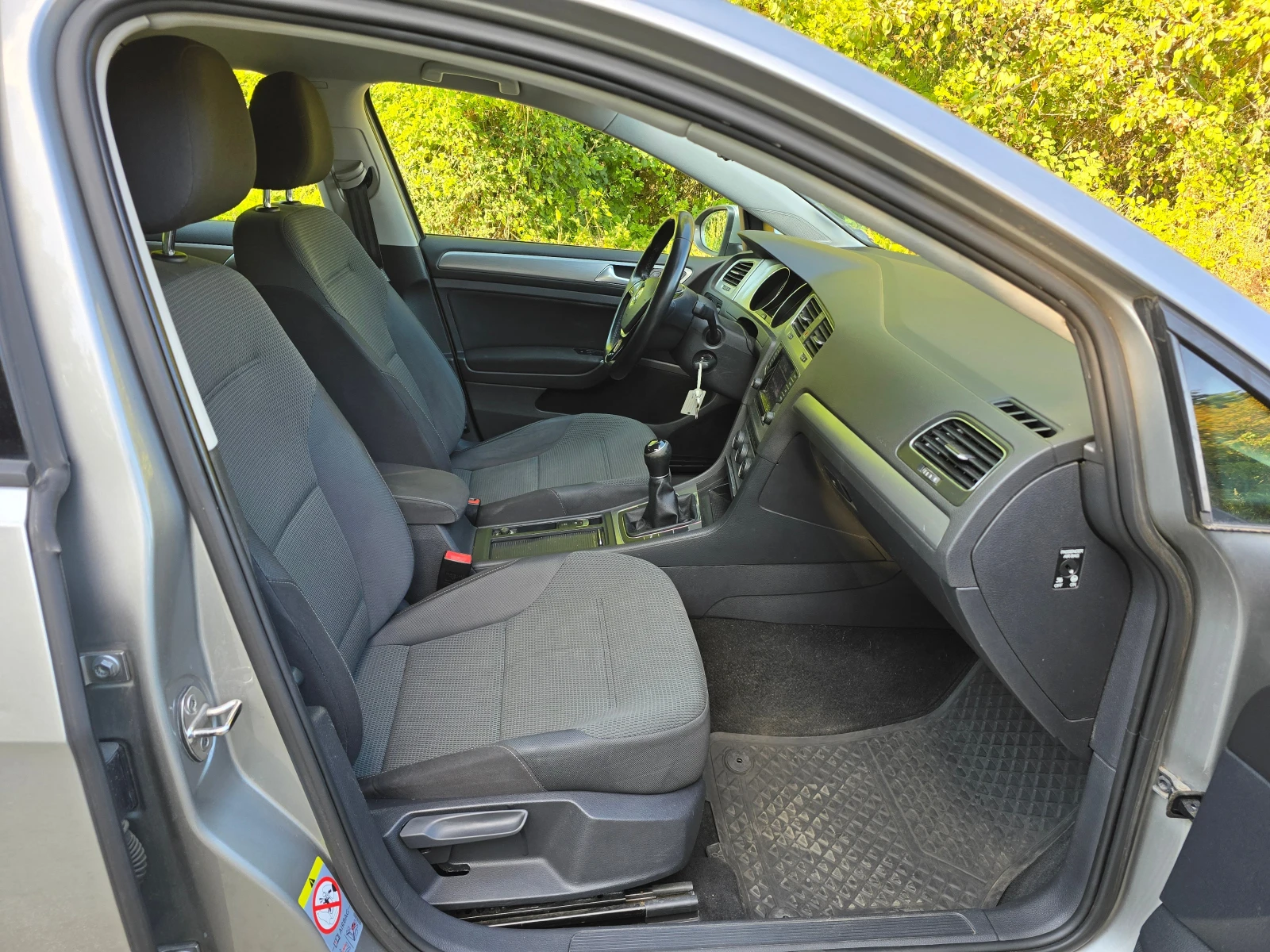 VW Golf 1.6TDI/105ps, снимка 8 - Автомобили и джипове - 55621414