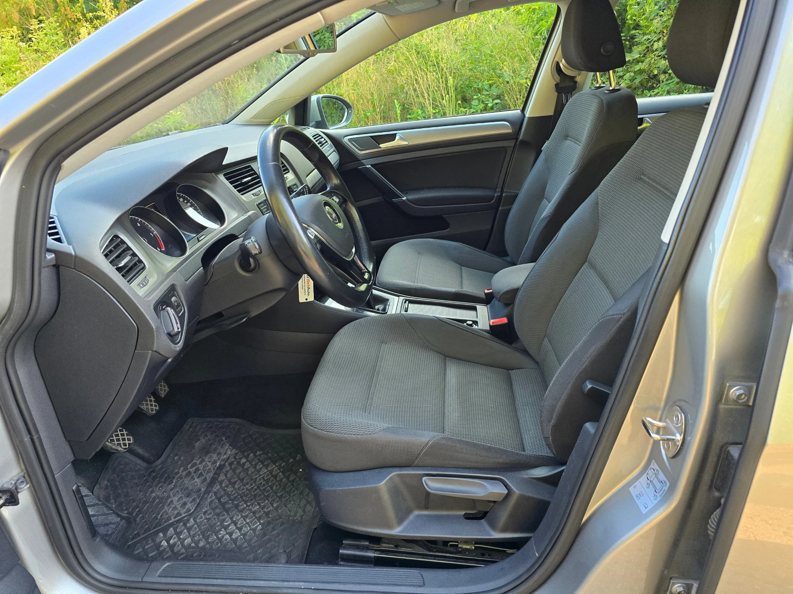 VW Golf 1.6TDI/105ps, снимка 13 - Автомобили и джипове - 55621414