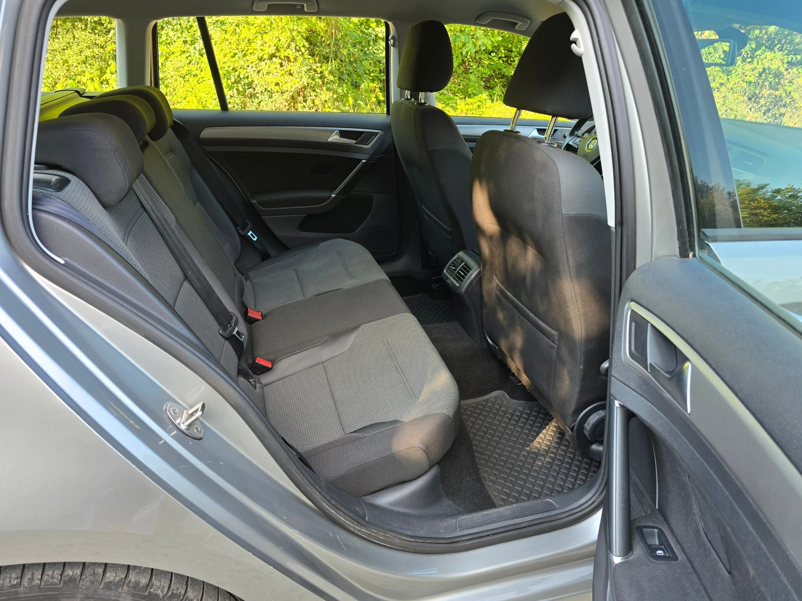 VW Golf 1.6TDI/105ps, снимка 10 - Автомобили и джипове - 55621414