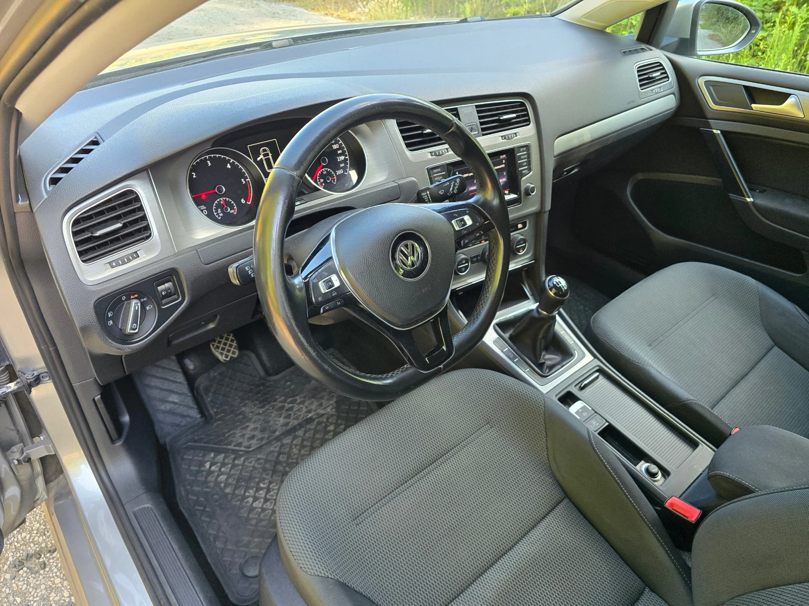 VW Golf 1.6TDI/105ps, снимка 14 - Автомобили и джипове - 55621414