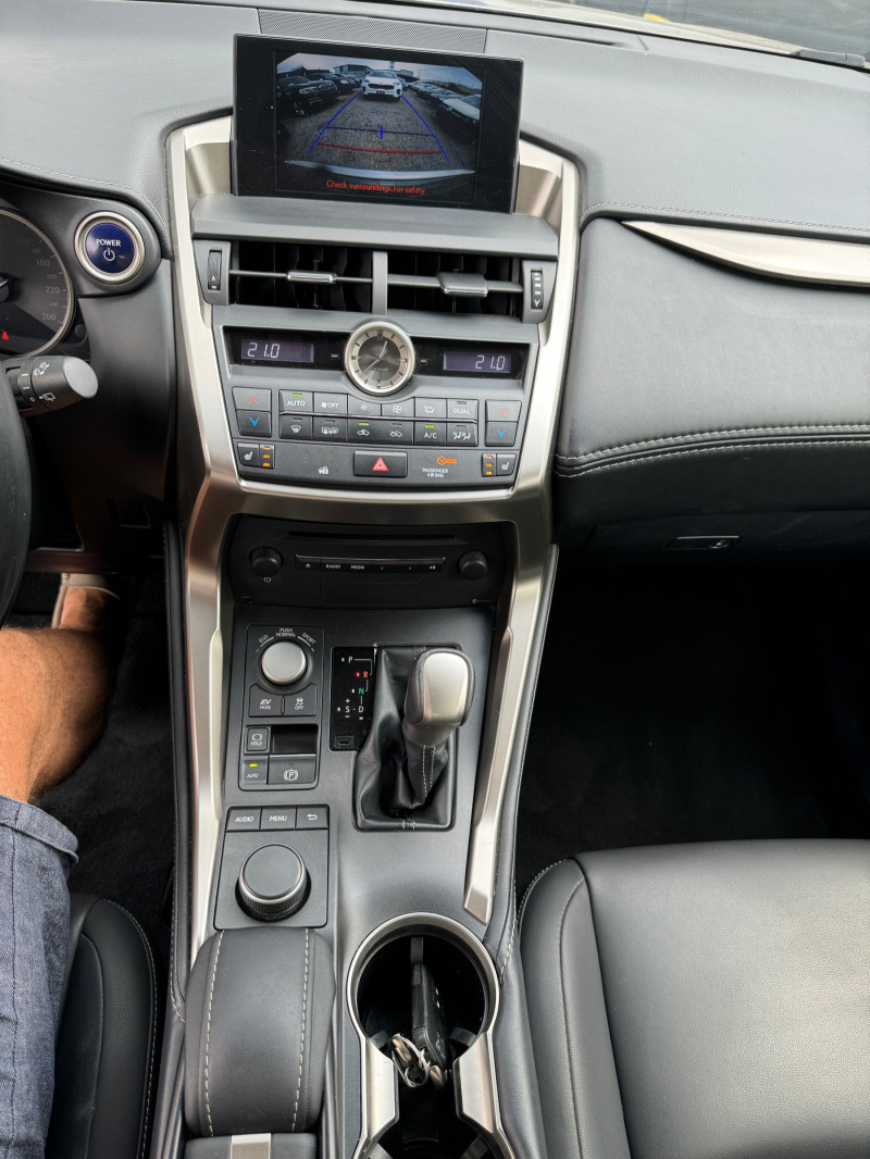 Lexus NX 300h Панорама-Кожа-Подгрев-AWD-2.5i 155hp-11.2017г, снимка 5 - Автомобили и джипове - 46443318