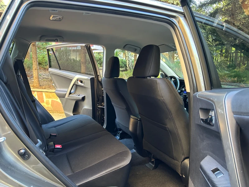 Toyota Rav4 2, 2 D-4D, 4X4, 189 600км, ПЪЛНА СЕРВИЗНА ИСТОРИЯ , снимка 6 - Автомобили и джипове - 52191031