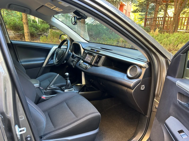 Toyota Rav4 2, 2 D-4D, 4X4, 189 600км, ПЪЛНА СЕРВИЗНА ИСТОРИЯ , снимка 5 - Автомобили и джипове - 52191031
