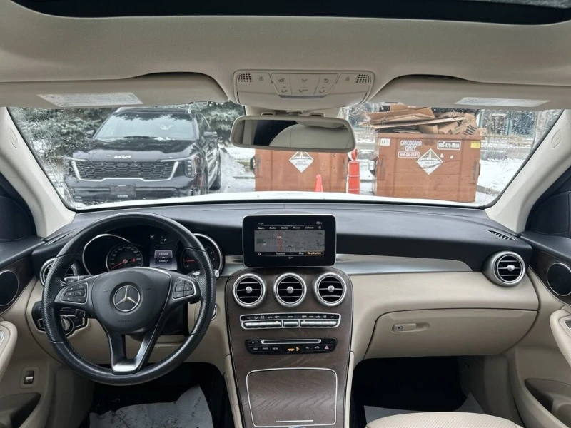 Mercedes-Benz GLC * 300 NO ACCIDENTS | SUNROOF | PREMIUM PKG * CARFA, снимка 11 - Автомобили и джипове - 52877788