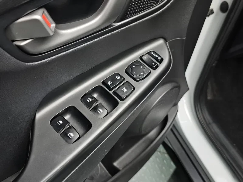 Hyundai Kona 1.6T, снимка 17 - Автомобили и джипове - 54257075