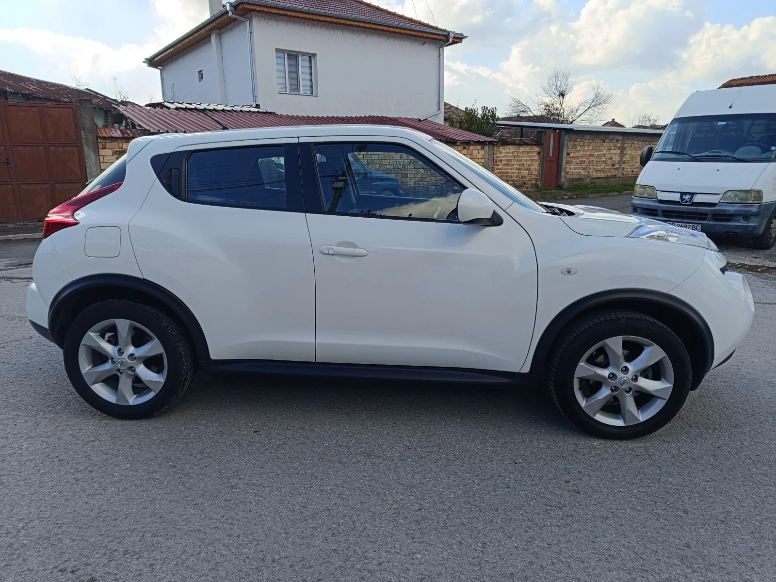 Nissan Juke 1.6i бензин 117 кс - изображение 4