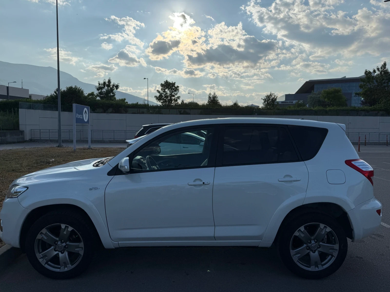 Toyota Rav4 Toyota RAV4 2.2 D-CAT 4x4, снимка 4 - Автомобили и джипове - 53819123