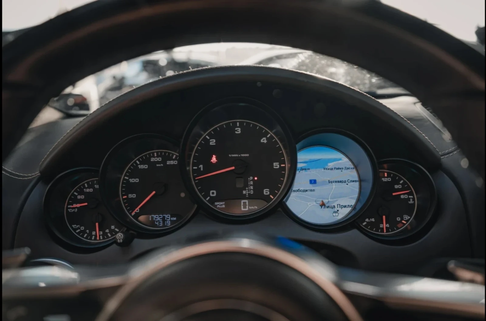 Porsche Cayenne Platinum Edition, Sport Chrono, GTS Pack, снимка 10 - Автомобили и джипове - 54035891