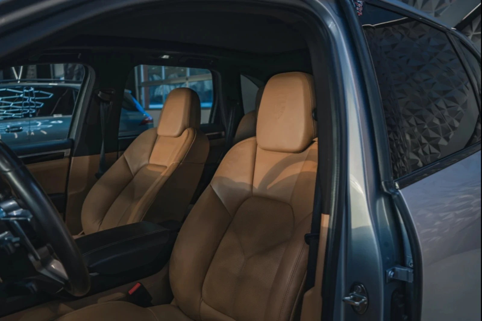 Porsche Cayenne Platinum Edition, Sport Chrono, GTS Pack, снимка 11 - Автомобили и джипове - 54035891