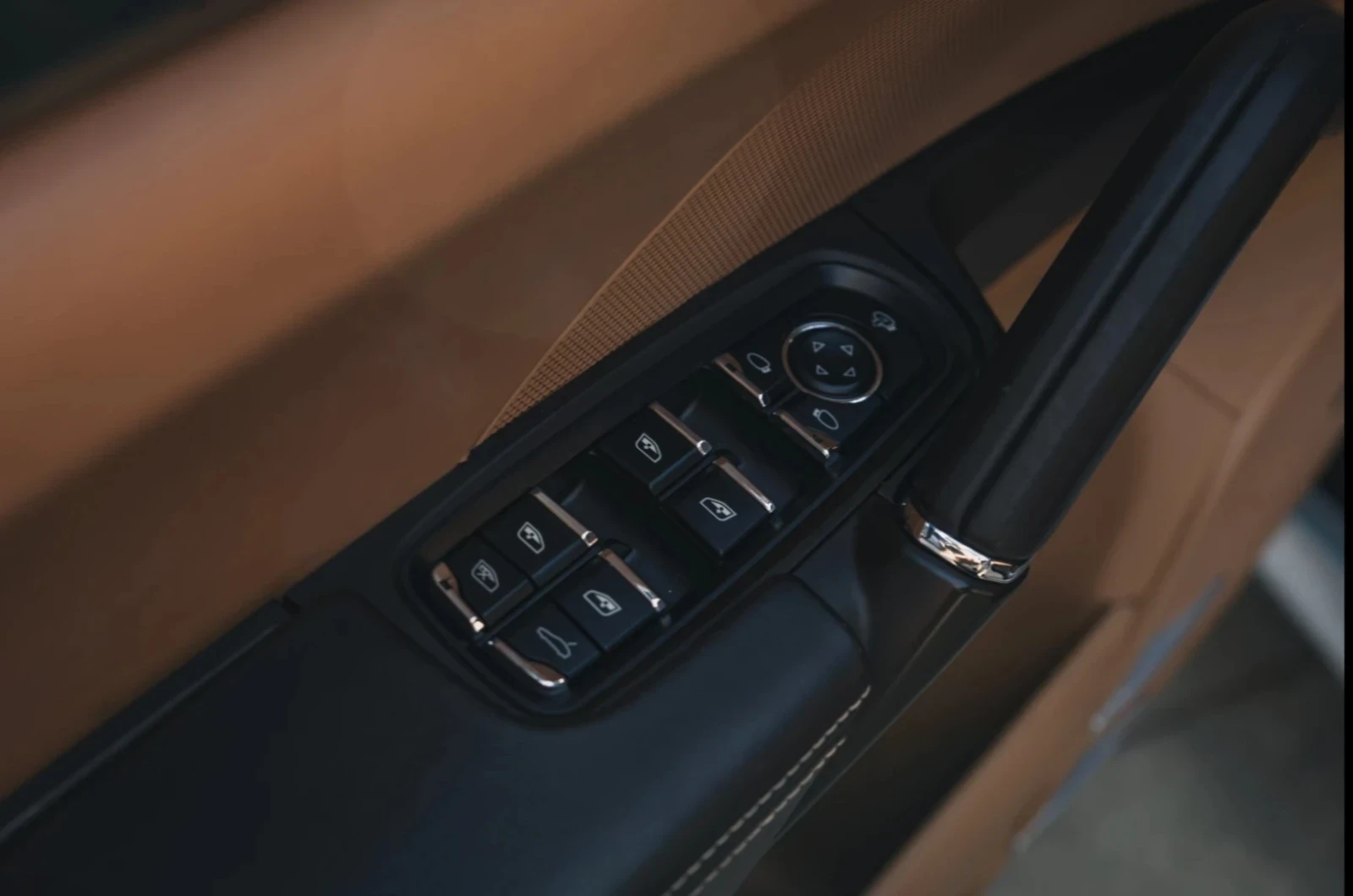 Porsche Cayenne Platinum Edition, Sport Chrono, GTS Pack, снимка 14 - Автомобили и джипове - 54035891