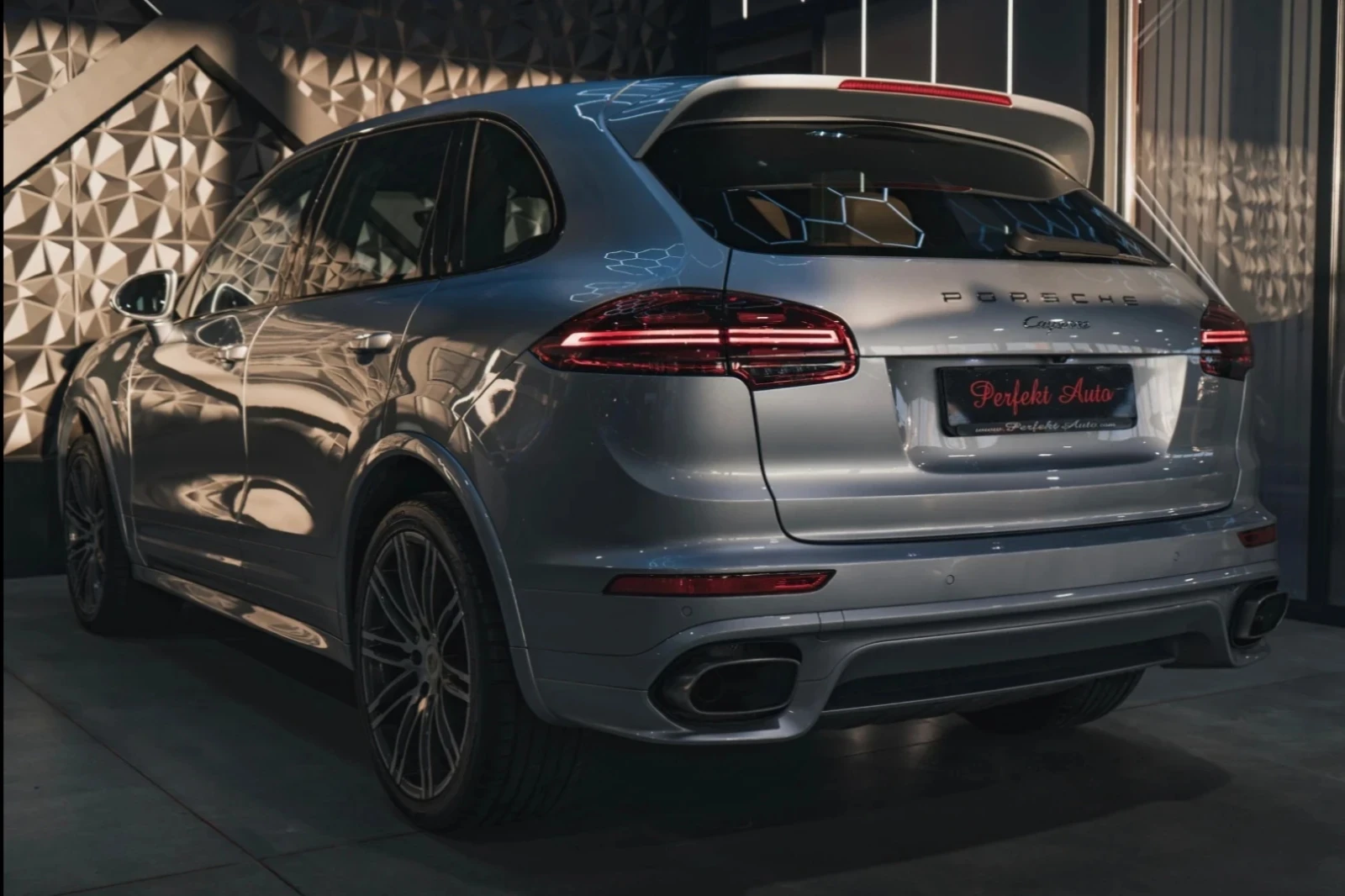Porsche Cayenne Platinum Edition, Sport Chrono, GTS Pack, снимка 3 - Автомобили и джипове - 54035891