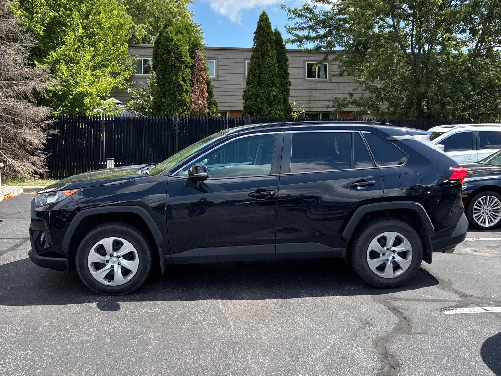 Toyota Rav4 * LE * АВТОКРЕДИТ БЕЗ ПЪРВОНАЧАЛНА ВНОСКА* , снимка 2 - Автомобили и джипове - 55840120