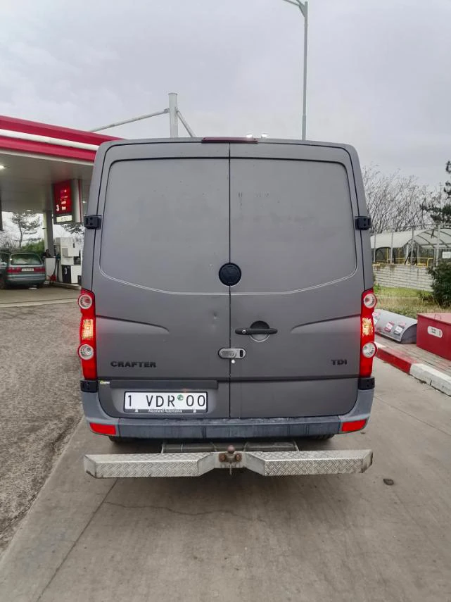 VW Crafter 2.5TDI 136hp КЛИМАТРОНИК ТЕМПОМАТ, снимка 4 - Бусове и автобуси - 53773665