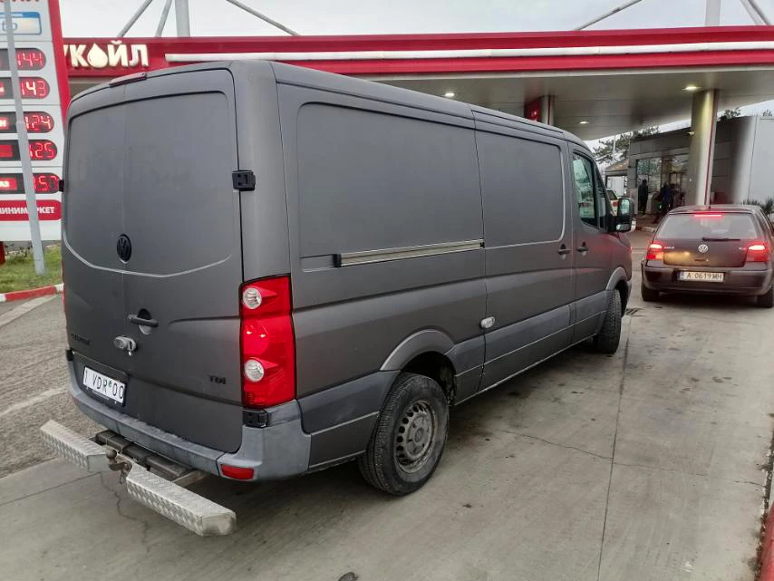 VW Crafter 2.5TDI 136hp КЛИМАТРОНИК ТЕМПОМАТ, снимка 6 - Бусове и автобуси - 53773665