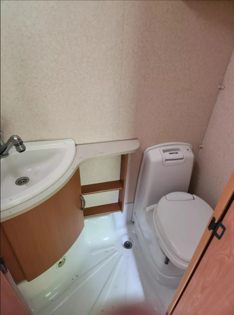 Каравана Bailey 550/6, снимка 8 - Каравани и кемпери - 49765895