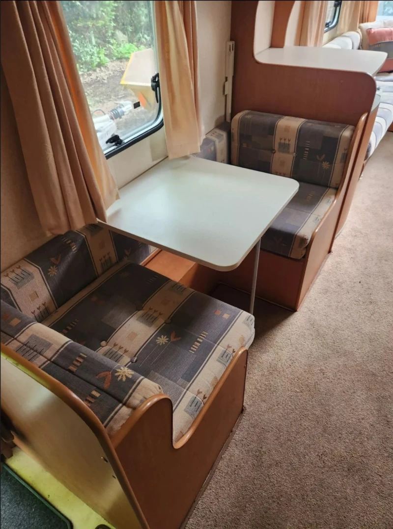 Каравана Bailey 550/6, снимка 9 - Каравани и кемпери - 49765895