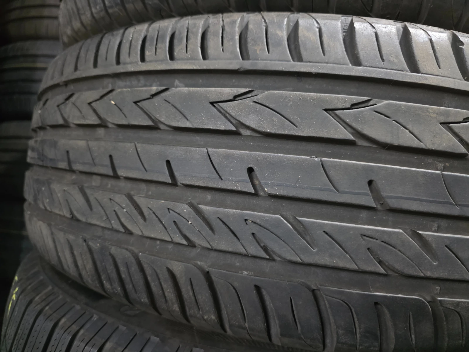 Гуми Летни 215/60R17, снимка 4 - Гуми и джанти - 54086518