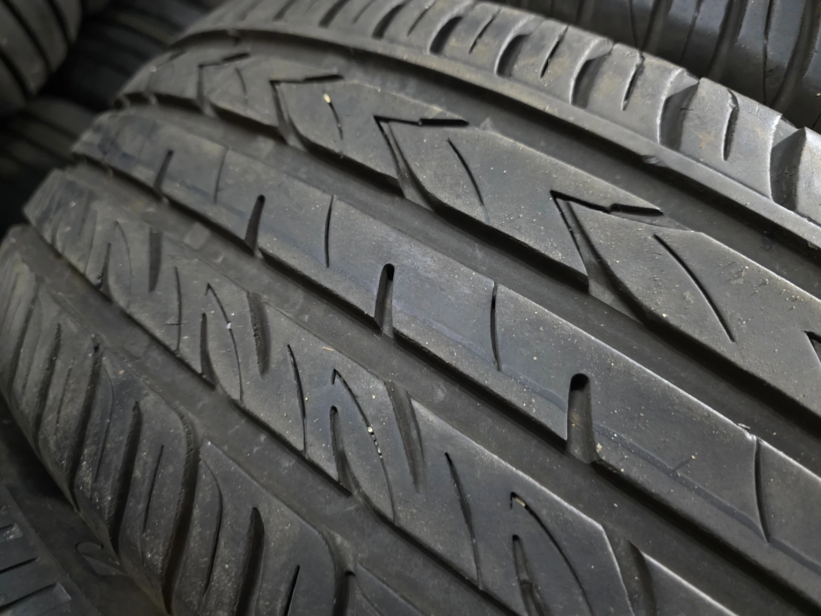 Гуми Летни 215/60R17, снимка 2 - Гуми и джанти - 54086518