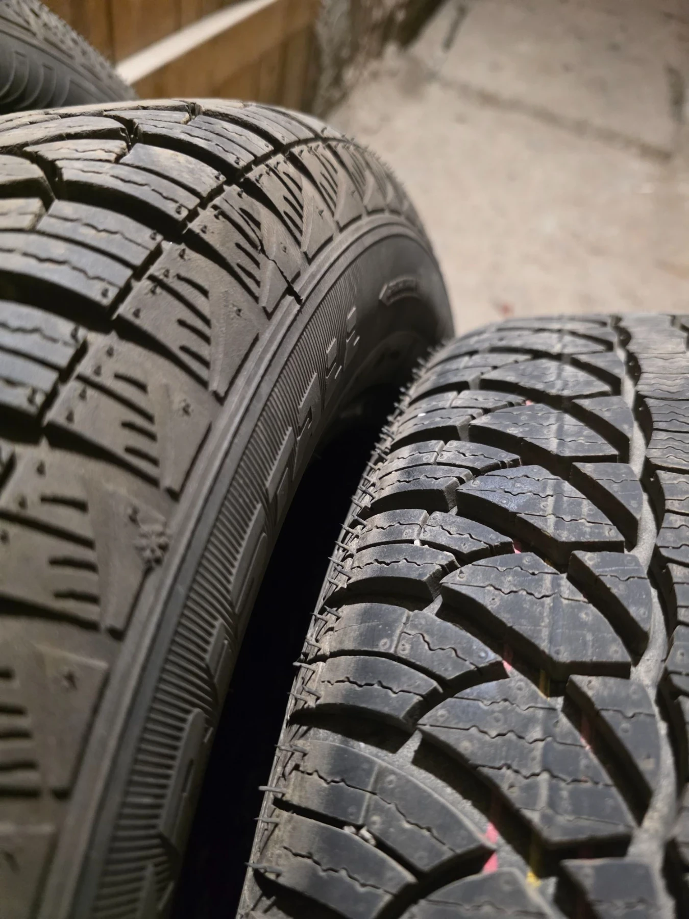 Гуми Зимни 195/65R15, снимка 2 - Гуми и джанти - 56293061