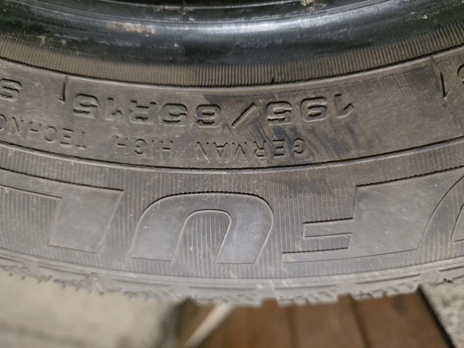 Гуми Зимни 195/65R15, снимка 4 - Гуми и джанти - 56293061