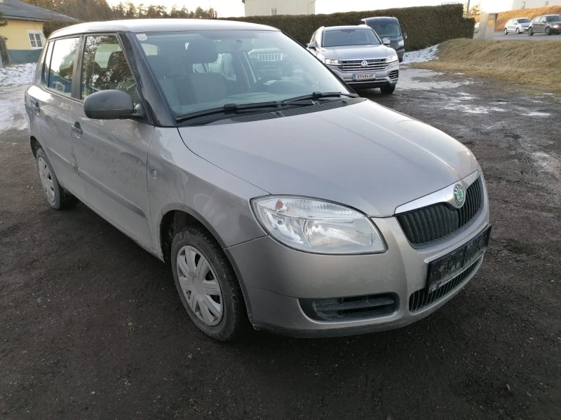 Skoda Fabia 1.2i, снимка 2 - Автомобили и джипове - 45037667