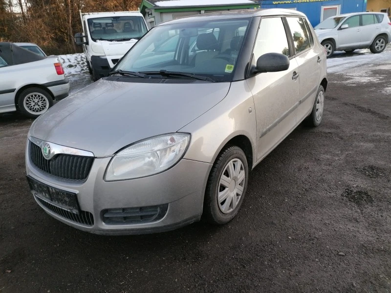 Skoda Fabia 1.2i, снимка 1 - Автомобили и джипове - 45037667