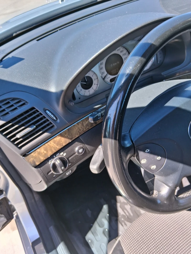 Mercedes-Benz E 320, снимка 7 - Автомобили и джипове - 52343367