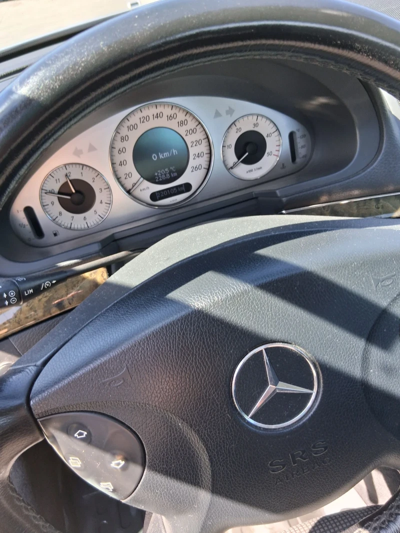 Mercedes-Benz E 320, снимка 8 - Автомобили и джипове - 52343367