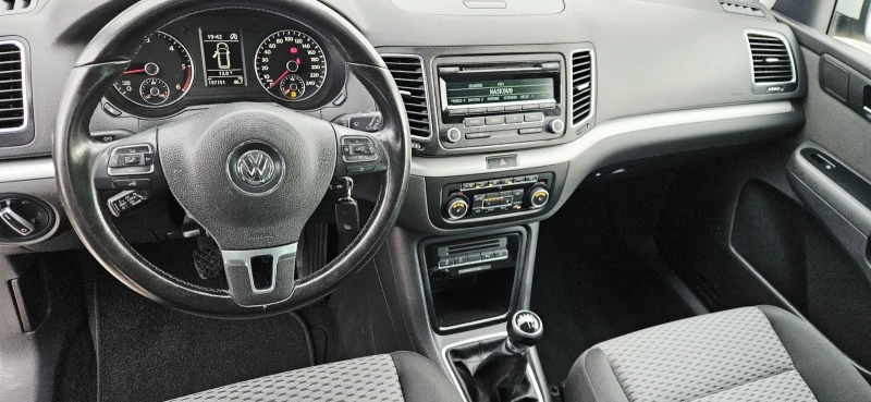 VW Sharan 2.0TDI* 140кс, снимка 13 - Автомобили и джипове - 52575749