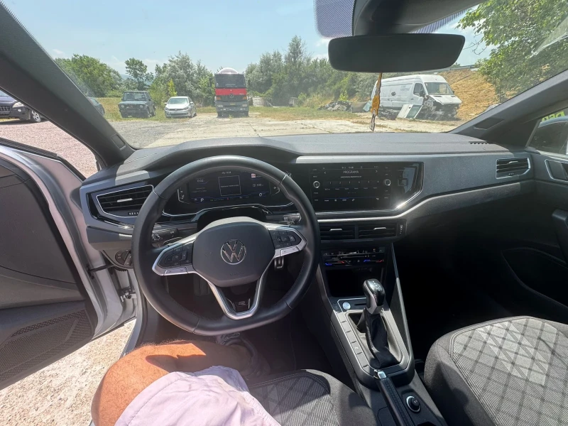 VW Taigo  /// R Line /// 1.5 , снимка 9 - Автомобили и джипове - 52860321