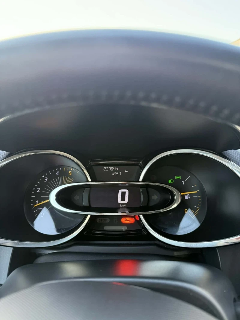 Renault Clio 1.5 dci, снимка 16 - Автомобили и джипове - 53589557
