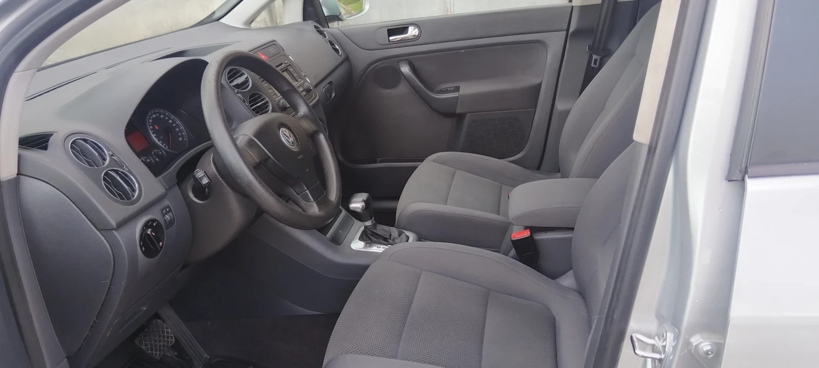 VW Golf Plus 1.6 АВТОМАТИК  - изображение 10