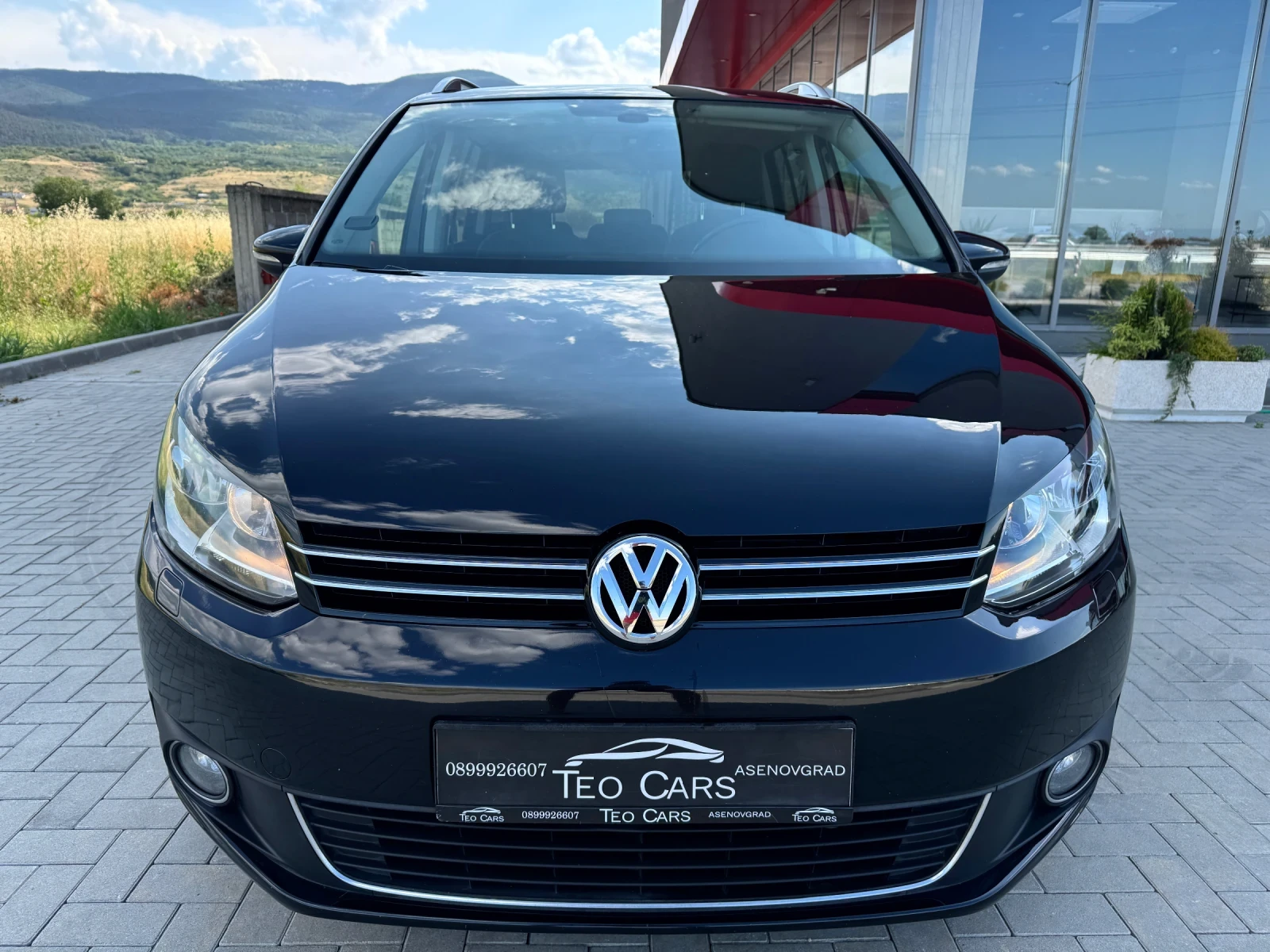 VW Touran 2.0 TDI / 6+ 1 / HIGHLINE / NAVI / PODGREV /PECHKA - изображение 2
