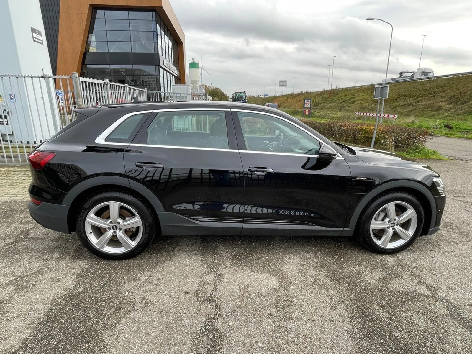 Audi E-Tron 50 - 71kW 313 | Mobile.bg   16