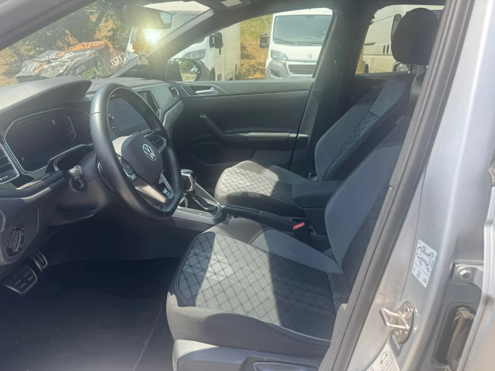 VW Taigo  /// R Line /// 1.5  - изображение 7