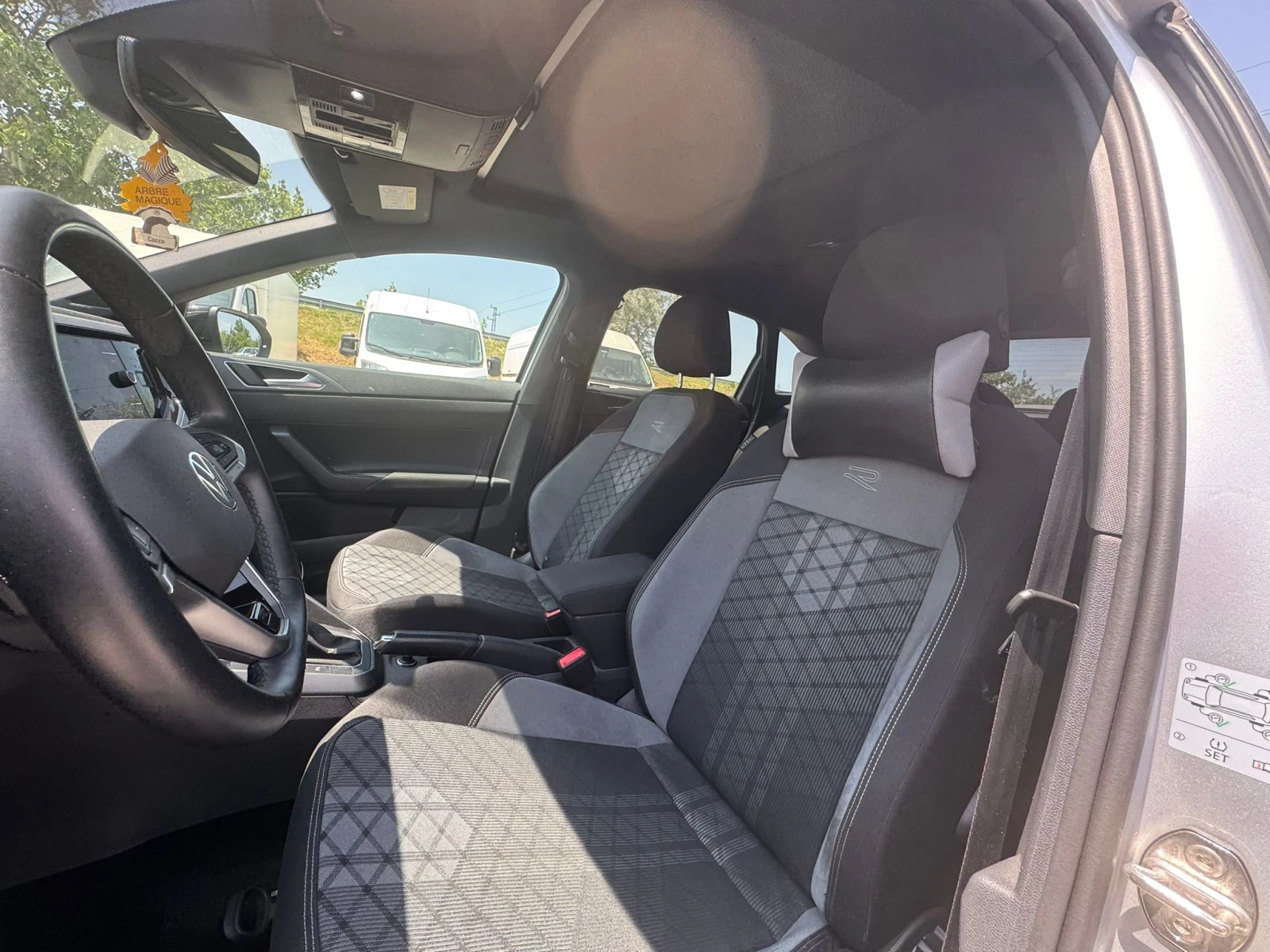 VW Taigo  /// R Line /// 1.5  - изображение 8