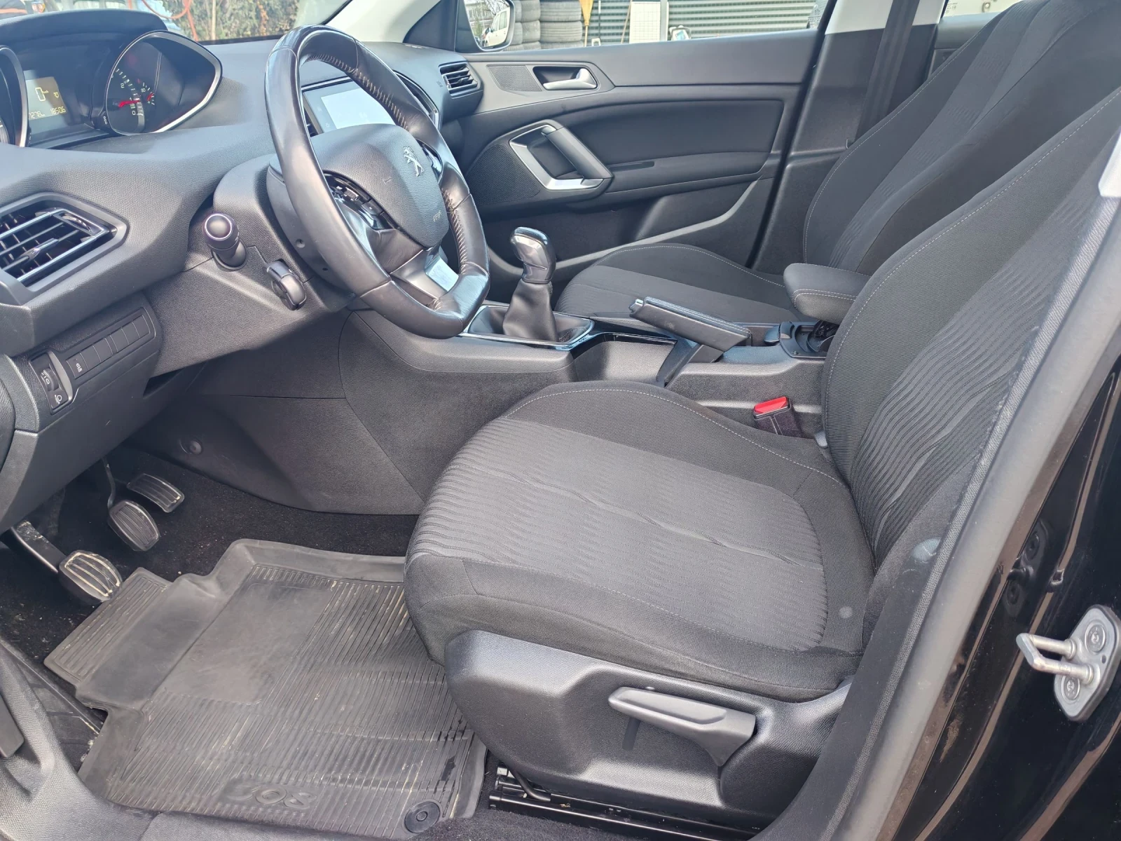 Peugeot 308 1.2i 2014G ХЕЧБЕК - изображение 9