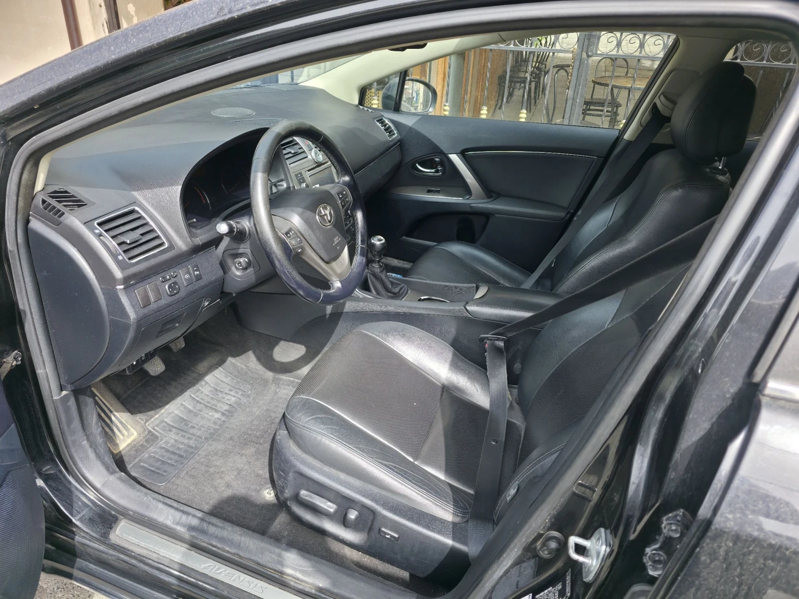 Toyota Avensis 2.0 D4D, снимка 9 - Автомобили и джипове - 53904323