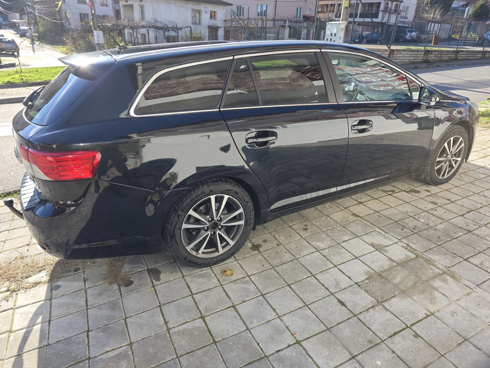 Toyota Avensis 2.0 D4D, снимка 3 - Автомобили и джипове - 53904323