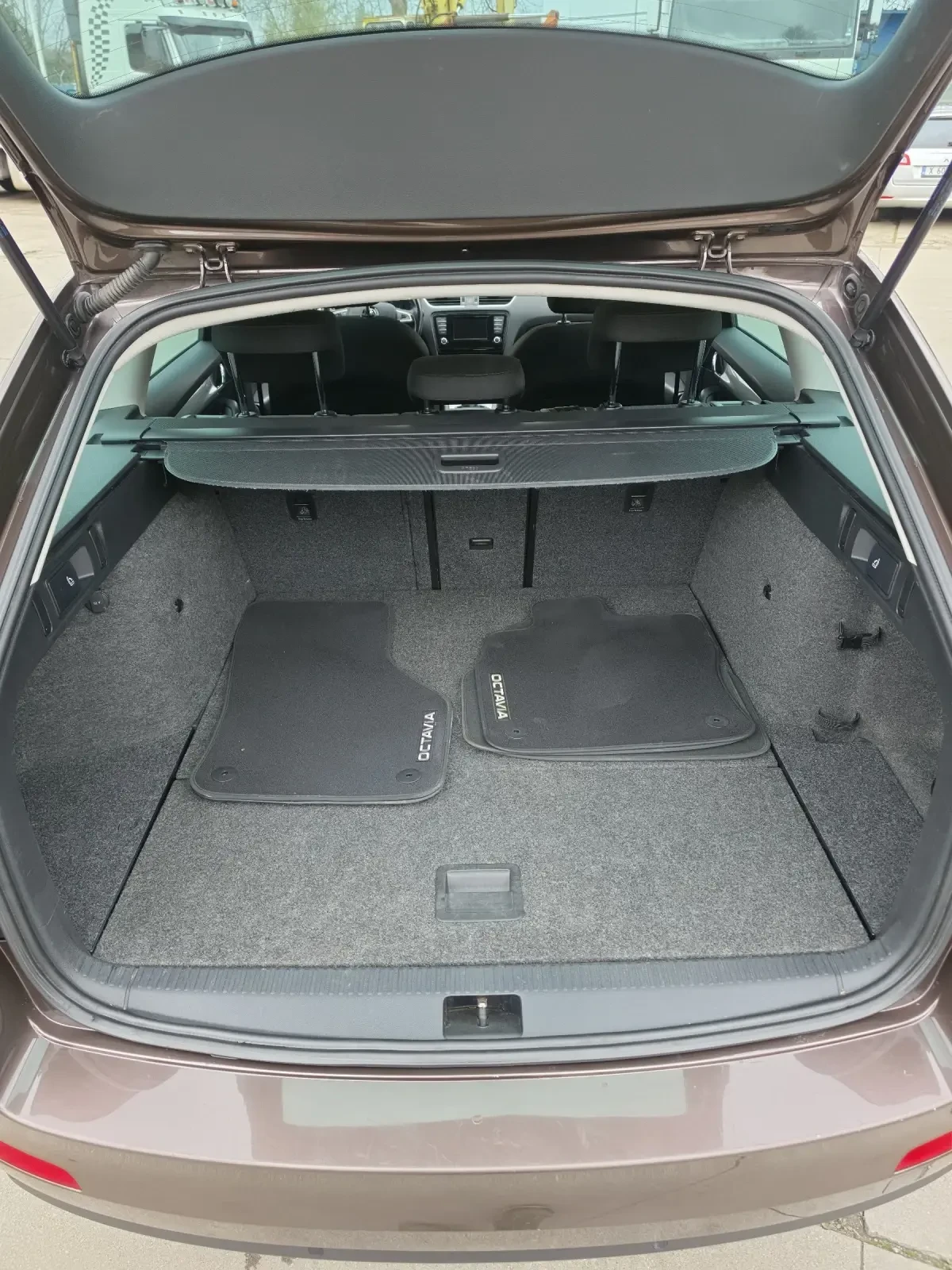 Skoda Octavia 1.6 TDI 105к.с., снимка 9 - Автомобили и джипове - 54042490