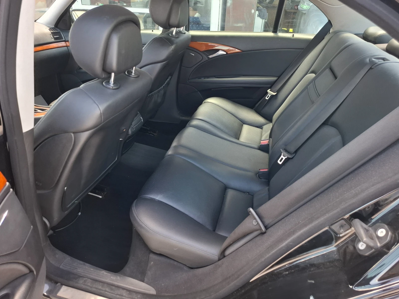Mercedes-Benz E 220 2.2 CDI, снимка 11 - Автомобили и джипове - 54710955