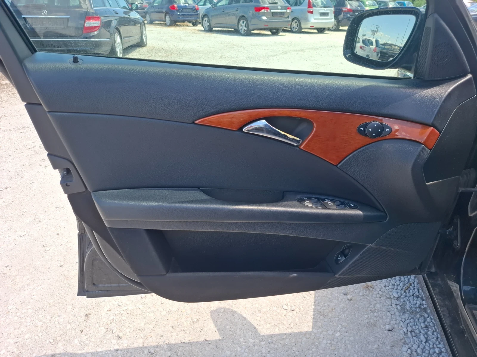 Mercedes-Benz E 220 2.2 CDI, снимка 7 - Автомобили и джипове - 54710955