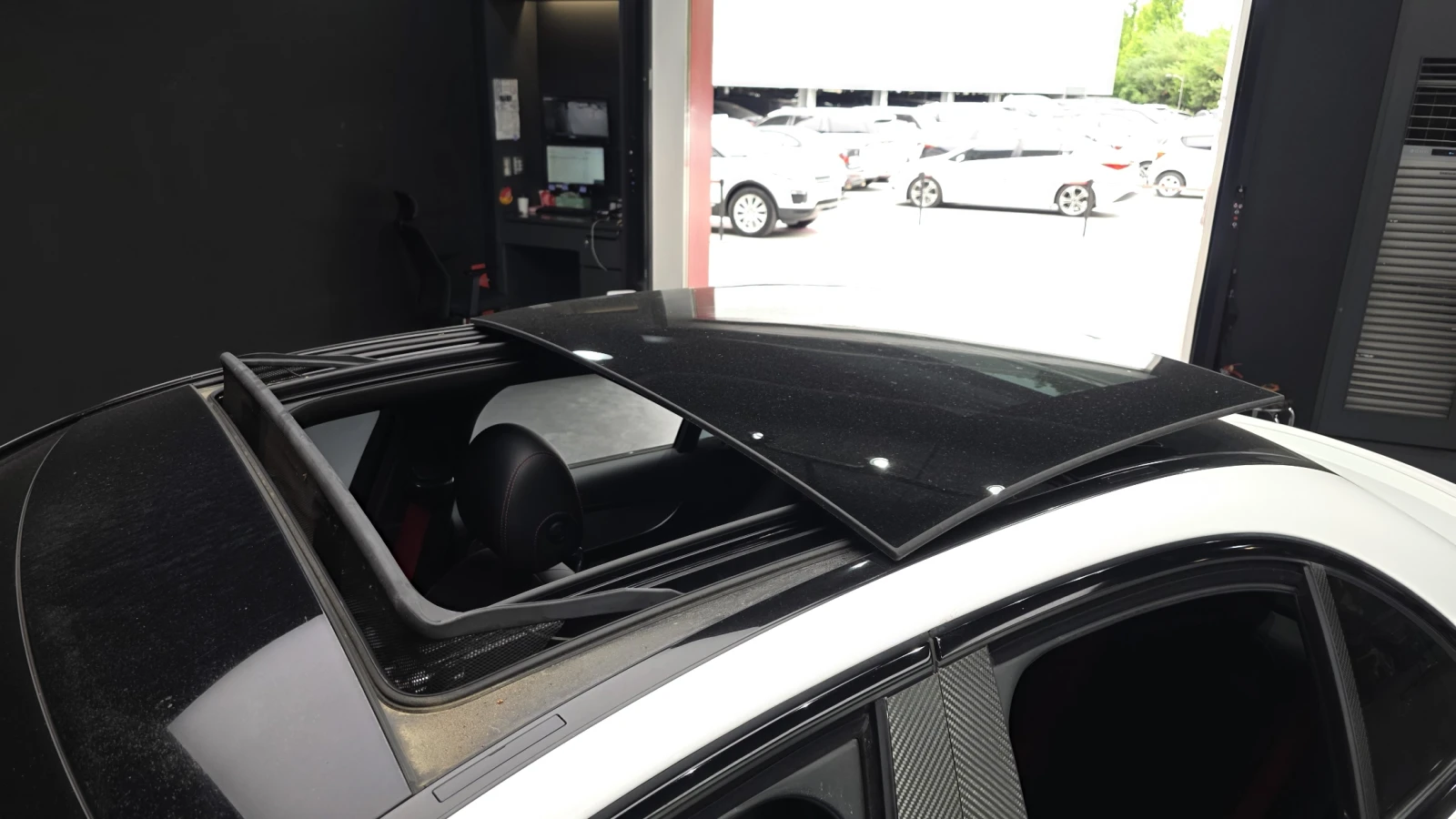 Mercedes-Benz C 43 AMG 2018* HEAD-UP* LED* KEYLESS* ALCANTARA* КРАЙНА ЦЕН, снимка 15 - Автомобили и джипове - 55126929
