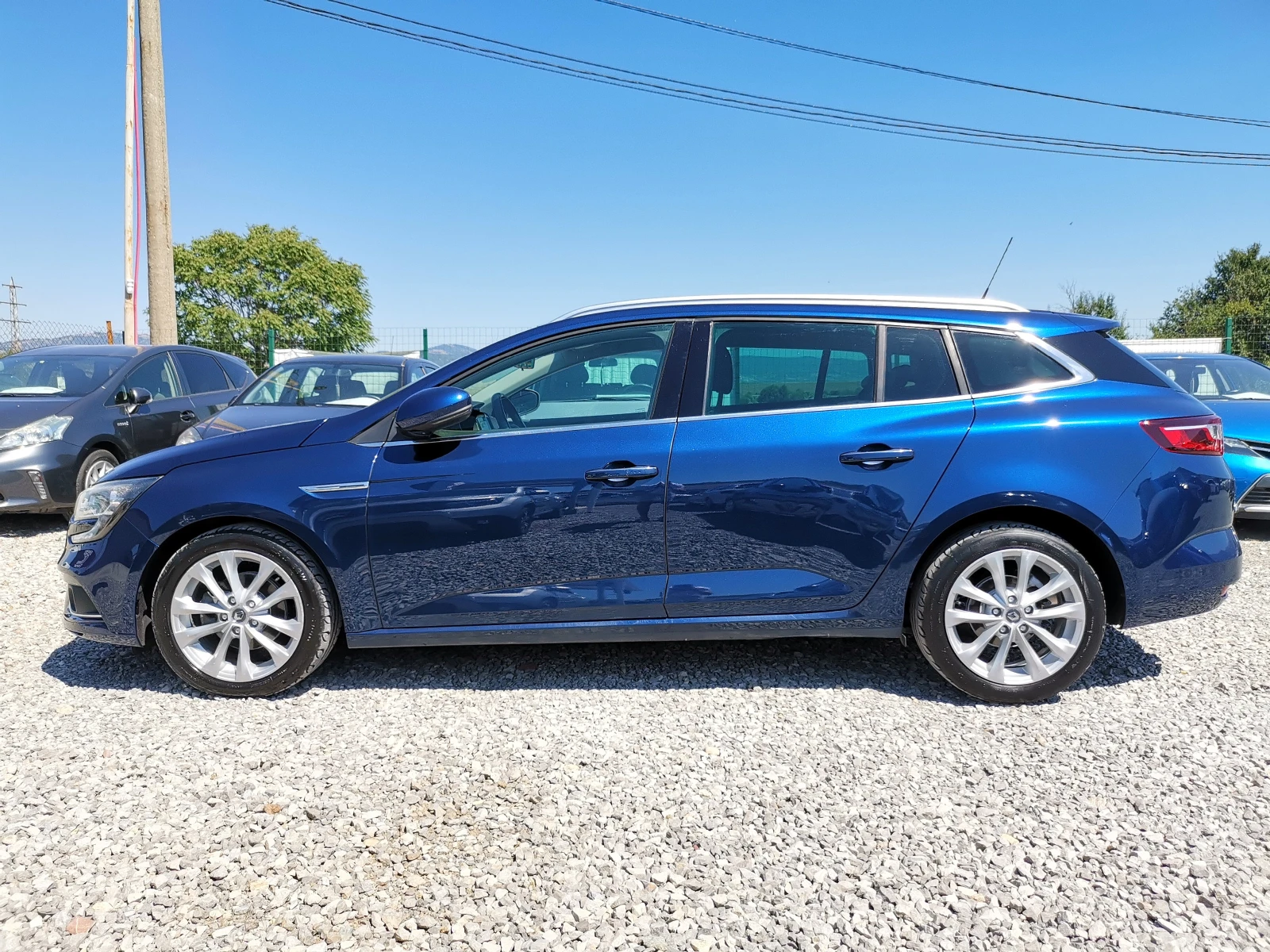 Renault Megane 1.5dCi NAVI / Реални КМ / 1 СОБСТВЕНИК / БЕЗ РЪЖДА, снимка 2 - Автомобили и джипове - 55296991