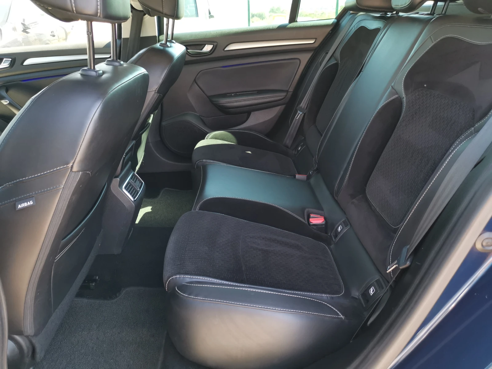 Renault Megane 1.5dCi NAVI / Реални КМ / 1 СОБСТВЕНИК / БЕЗ РЪЖДА, снимка 7 - Автомобили и джипове - 55296991