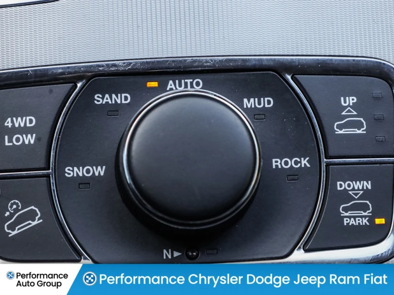 Jeep Grand cherokee 5.7 HEMI * * SUMMIT * * CARFAX * * АВТО КРЕДИТ * *, снимка 11 - Автомобили и джипове - 53216906