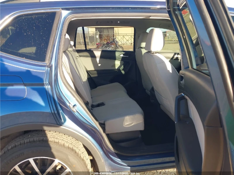 VW Tiguan R-LINE* ПОДГРЕВ* КОЖА* КАМЕРА* ПАНО, снимка 9 - Автомобили и джипове - 53373935