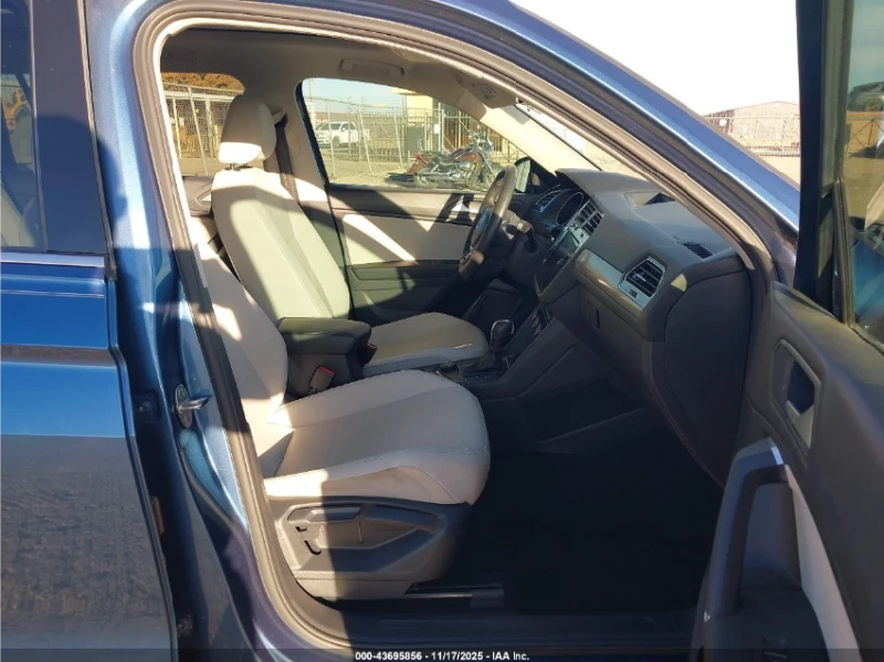 VW Tiguan R-LINE* ПОДГРЕВ* КОЖА* КАМЕРА* ПАНО, снимка 7 - Автомобили и джипове - 53373935